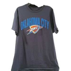 Oklahoma City OKC Thunder Basketball Blue T-shirt Size Medium 100% Cotton EUC